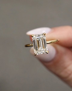 แหวนเพชรเม็ดเดี่ยวสำหรับการหมั้นหมายสีเขียวมรกต14K สีเหลืองทอง3.15กะรัตเพื่อการรับรองความคมชัดของ VVS2 - Product Image 2