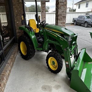 Mini Tractor Compacto John Deere con Motor Potente, Transmisión Confiable, Tracción 4x4 y Operación Flexible - Product Image 3