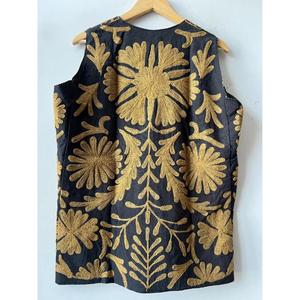 Chaleco sin Mangas de Terciopelo Negro con Bordado Suzani, Estilo Étnico Uzbeko Vintage, de Alta Calidad, Regalo para Mujer - Product Image 3