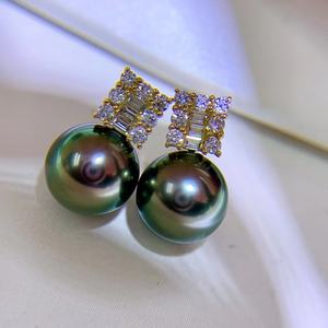 Nouveau produit Boucles d'oreilles en perles naturelles blanches de 11-10 mm, comparables aux perles blanches australiennes, avec une finition brillante et de légères imperfections - Product Image 2