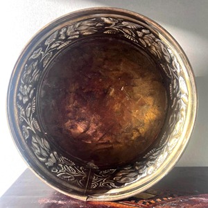 Maceta Premium Dorada Grabada para Interiores y Exteriores, Perfecta para Decoración del Hogar, Eventos y Exhibición en Jardines, Venta al por Mayor desde India - Product Image 5