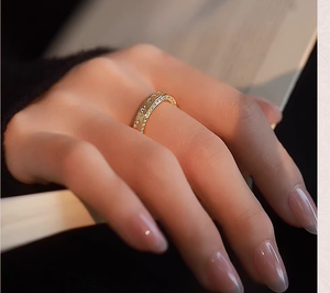 แหวนทองสไตล์เรโทรสำหรับทุกเพศ ประดับด้วยหินสังเคราะห์แบบฝังเพชร สำหรับงานแต่งงาน - Product Image 2