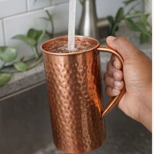 Ensemble de carafes en cuivre avec surface résistante aux rayures, ensemble de service en métal avec verres, durable, réutilisable, pour cuisine et salle à manger. - Product Image 1