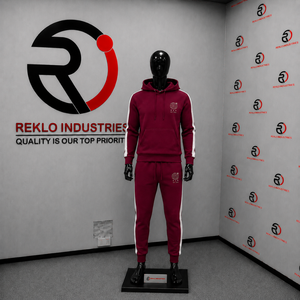Conjunto Deportivo con Capucha Color Granate para Hombre, Manga Larga, Color Sólido, Logotipo Bordado, Ropa Casual de Otoño, Cierre con Cordón, Bolsillos Laterales - Product Image 3