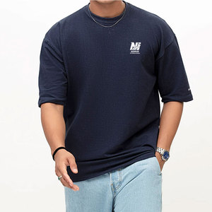 Camiseta Oversize para Hombre con Estructura Moderna y Relajada, Prenda Esencial para el Día a Día - Product Image 1