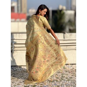 Sari de Seda Kora Premium Leheriya Meenakari Zari Tejido con Estampado Floral y Blusa de Brocado con Pallu Elegante - Product Image 2