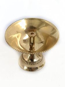 Lampe Diya en laiton plaqué or avec support pour la prière et les cérémonies religieuses, design circulaire, finition polie - Product Image 2