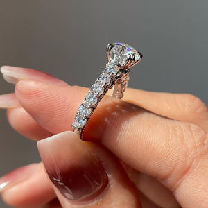 แหวนเพชรทรงบริลเลียนต์คลาสสิก เพชรเลี้ยงในห้องปฏิบัติการ ทองคำขาว 14K ชุบโรเดียม สี E รับรองโดย IGI เครื่องประดับสำหรับผู้หญิง - Product Image 3