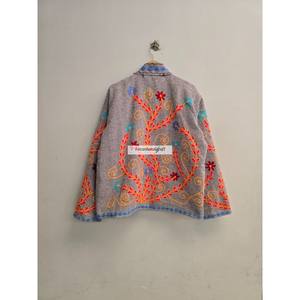 Chaqueta Suzani Acolchada 100% Algodón Hecha a Mano con Bordado Floral y Cuello Alto para Mujer, Ideal para Fiestas - Product Image 6