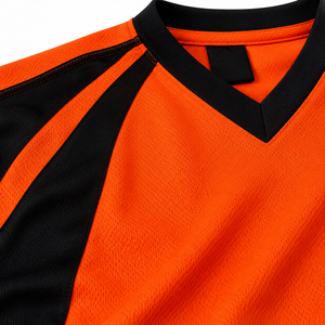Ensemble de maillots de football personnalisés unisexe orange et noir, manches courtes, en polyester respirant, toutes saisons, transfert thermique sur le devant - Product Image 3