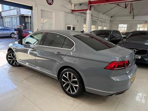 VW Passat 1.4 TSI 13KWH GTE DSG EURO 6 de 4 Puertas, Año 2022, Impecable - Product Image 2