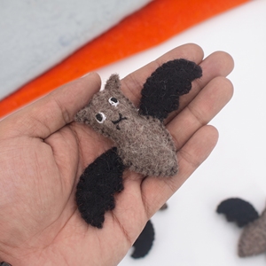 Ensemble de décorations suspendues effrayantes pour Halloween en feutre et laine brodés, en forme de chauve-souris, idéal pour les enfants - Product Image 2