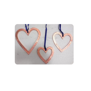 Adornos Colgantes de Corazón Hechos a Mano en Metal Dorado Hueco, Ecológicos, Corazones Decorativos Texturizados, Varios Tamaños, Cintas Azules, San Valentín - Product Image 4
