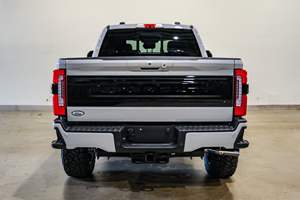 Prêt à être expédié – Ford F-250 Super Duty Platinum 2025, toutes options, titre propre, occasion - Product Image 3