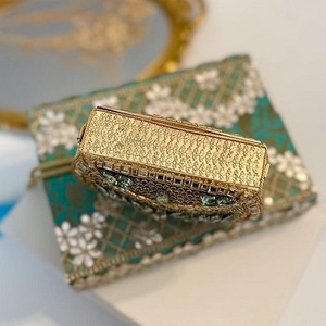 Mini Bolso de Mano Kundan de Latón, Chapado en Oro, con Impresión Digital, Estilo Tradicional, para Uso Nocturno, con Cierre de Hebilla con Diamantes - Product Image 2