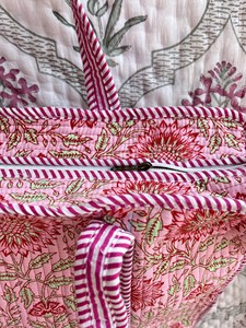 Bolsa de Mano de Algodón Rosa a la Moda con Bordado Floral Azul, Estilo Bohemio, Abierta, para Compras, para Mujer, para Toda Temporada - Product Image 2