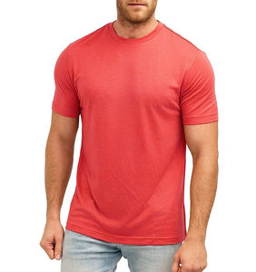 Esta camiseta de algodón para hombre de marca privada ofrece un look profesional con tela de primera calidad para un uso activo y cómodo. - Product Image 4