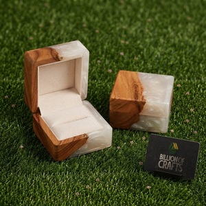 Caja de Anillos de Madera y Resina, Cuadrada, Moderna, Hecha a Mano, para Guardar Joyas, Marca Billion Of Crafts - Product Image 1