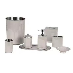 Ensemble de salle de bain de luxe en métal avec porte-brosse et organiseur, accessoires de salle de bain avec gobelet à brosse - Product Image 1