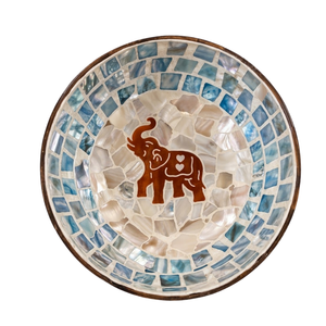 Vente en gros de bols à noix de coco gravés uniques, artisanaux, polis, durables, écologiques, de haute qualité et au style moderne - Product Image 2