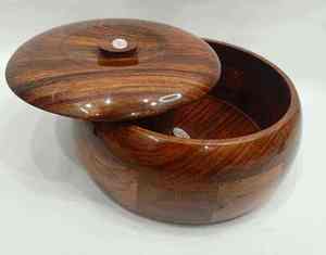 Casserole en bois de manguier artisanale de qualité supérieure, durable et écologique, avec couvercle en bois, extérieur émaillé, compatible four et lave-vaisselle, 20 cm - Product Image 3