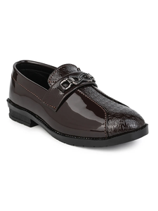 Mocassins à chaîne en cuir verni marron foncé de qualité supérieure pour garçons – Chaussures élégantes et confortables pour occasions formelles - Product Image 2