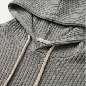 Sweat à capuche en coton pour femme, manches longues, coupe courte, poche cargo, respirant, design personnalisé imprimé, vêtements de haute qualité - Product Image 4