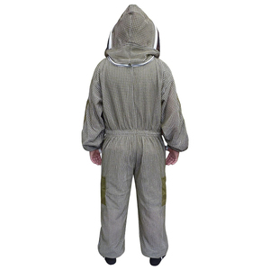 Combinaison de travail moderne et ventilée pour apiculteurs, fabriquée au Pakistan, pour une expérience confortable, tenue professionnelle et sportive. - Product Image 3