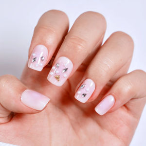 Uñas postizas rosas de alta calidad, forma cuadrada, personalizadas, OEM, ODM, de fábrica, de lujo, con perlas y diamantes de imitación. - Product Image 1