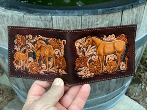 Cartera de Cuero Genuino Hecha a Mano 2026, Cartera Corta Plegable para Hombre con Patrón de Caballo en Relieve, Estilo Vintage con Estampado Animal - Product Image 3