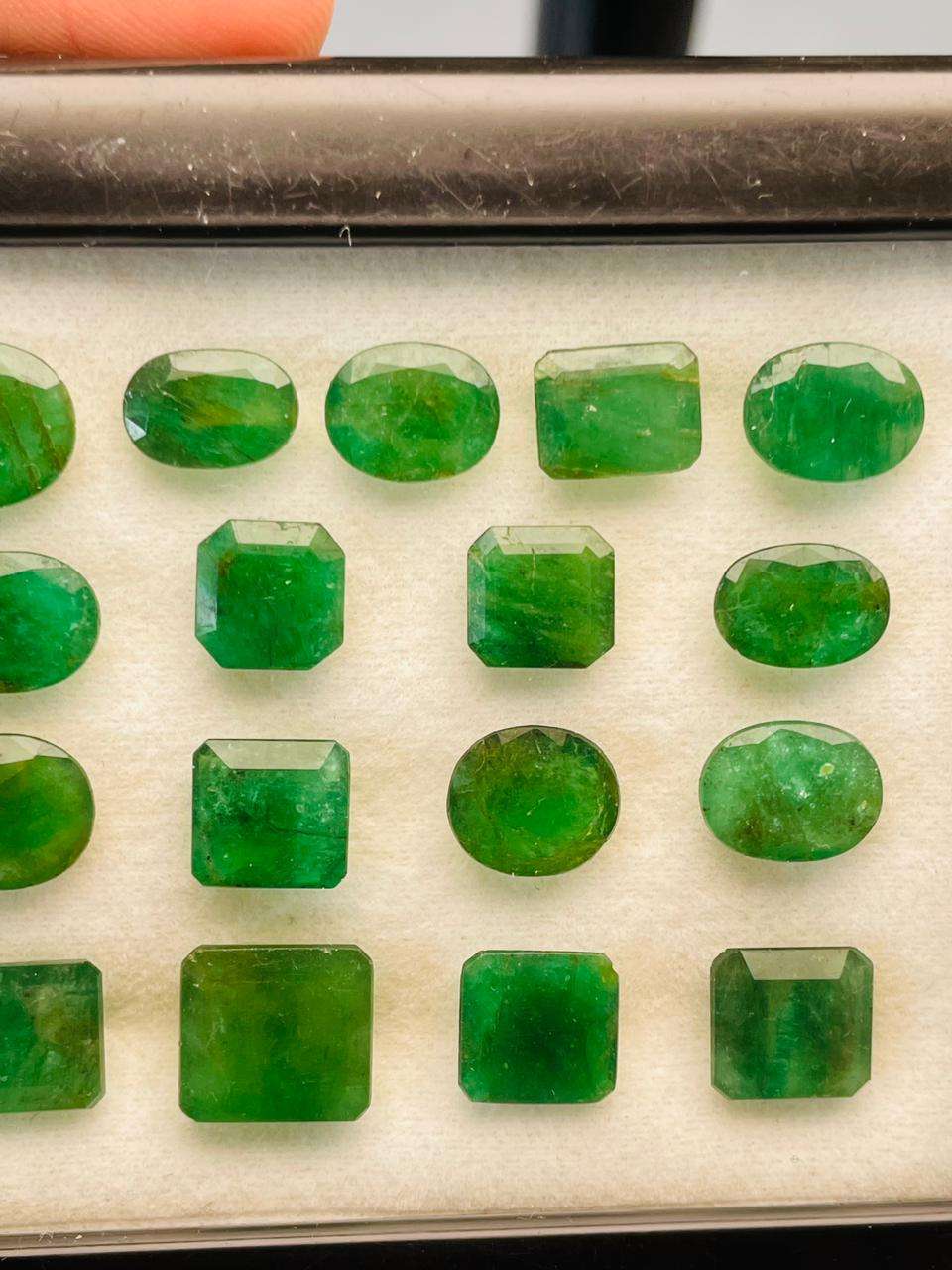 สีเขียว