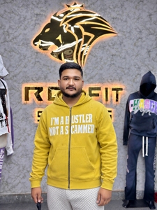 เสื้อฮู้ดซิปสีเหลืองสำหรับผู้ชาย พิมพ์ลาย I'm A Hustler Not A Scammer สไตล์ลำลองทรงโอเวอร์ไซส์ ผ้าฟลีซ เสื้อฮู้ดซิปผู้ชาย - Product Image 1