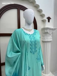 Conjunto de pantalón largo y recto de rayón de alta calidad con intrincado trabajo de hilo, y dupatta a juego con efecto degradado, de exportador indio. - Product Image 5