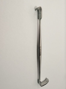 ชุดเครื่องมือผ่าตัดแบบใช้มือ ยี่ห้อ Jamso Industries รุ่น TC Senn Muller Retractor ปลายแหลมสองด้าน ขนาด 15.8 ซม. ด้ามจับสีทอง ได้รับการรับรองมาตรฐาน CE - Product Image 1
