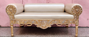 Banco de Boda Tallado en Oro Real — Sofá Nupcial de 2 Plazas, Tallado a Mano con Acabado Dorado Maharaja Diwan, Estructura Metálica Tallada a Mano - Product Image 3