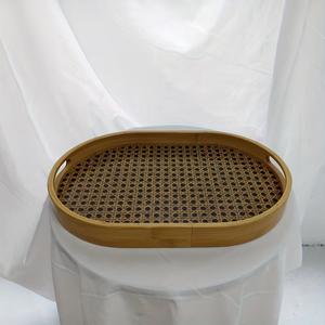 Plateau de rangement et de service élégant avec motif tissé, bords lisses, poignées faciles à saisir, parfait pour les collations, le thé, la décoration et l'usage quotidien. - Product Image 1