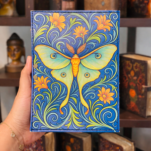 Cuaderno de Tapa Dura de Cuero Azul Hecho a Mano de Alta Calidad - Diario Vintage con Grabado de Mariposa, Papel con Borde Decorativo, 100 Hojas - Product Image 1