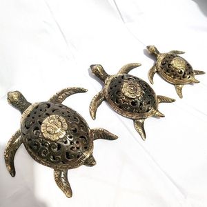 Centre de table en métal artisanal en forme de tortue pour une décoration artistique de la maison et une touche unique aux meubles - Product Image 1