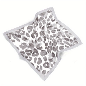 Pañuelos Cuadrados de Algodón, Poliéster y Seda con Estampado Floral para Fiestas, Pañuelos Tipo Bandana, Impresión Digital, Colores y Tamaños Personalizados, Transpirables, Venta al Por Mayor - Product Image 3