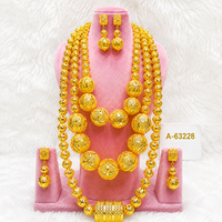 Ensemble de bijoux de mariée plaqué or 24 carats de luxe avec collier et boucles d'oreilles en alliage de zinc et pierres en zircon pour femmes A-63235