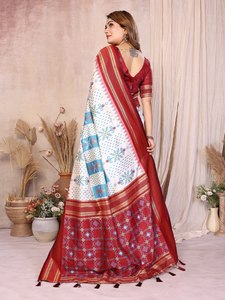 Sari en soie douce de créateur avec motif tissé Ikkat – Vêtement ethnique indien de qualité supérieure pour les célébrations - Product Image 3