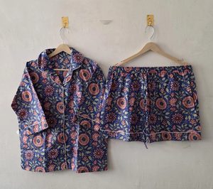 Ensemble de pyjama d'été en coton imprimé à la main pour femmes, ensemble confortable en deux pièces, chemise boutonnée, short décontracté - Product Image 4