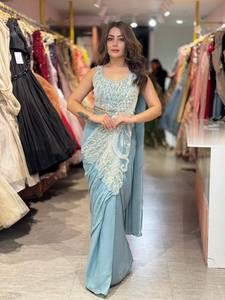 Ensemble de sari en soie bleu clair perlé, robe fendue brodée avec chemisier cousu, tenue ethnique pour mariage et fête - Product Image 1