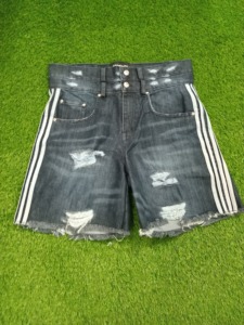 Jean en denim bleu clair délavé vintage pour homme, coupe évasée, détails déchirés et effet usé, taille mi-haute, orné de strass - Product Image 6
