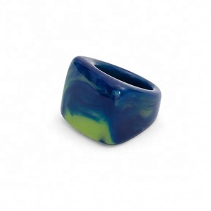 แหวนเรซิ่นขัดเงาแบบวงกว้าง รุ่น Irregular Geometric Statement เครื่องประดับแฟชั่นสำหรับทุกเพศ FAIZA CRAFT งานฝีมือธีมนางฟ้า - Product Image 2