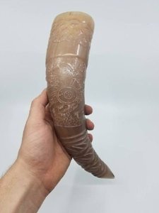 แก้วน้ำเขาสัตว์ทรงธรรมชาติ ทำมือ เป็นมิตรกับสิ่งแวดล้อม พร้อมที่จับหนังแท้ สไตล์ไวกิ้งยุคกลาง สำหรับใส่เมด ไวน์ เบียร์ - Product Image 6