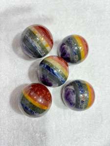 Sphère de cristal de qualité supérieure à sept chakras pour l'alignement des chakras et l'utilisation spirituelle, disponible à la vente - Product Image 2