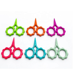 Ciseaux à broder miniatures colorés avec poignée fleurie et grand anneau, ensemble de ciseaux de couture, outils de broderie de précision colorés - Product Image 6