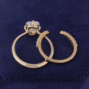 Ensemble de bagues à double bande en or massif 14 carats avec diamant taille Ashoka de 1,01 carat, cultivé en laboratoire, pour femme, idéal pour les fêtes, les promesses ou comme cadeau pour elle. - Product Image 4