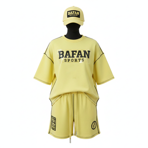 Conjunto de Sudadera y Pantalones Cortos de Felpa de Algodón Premium 100% para Mujer, con Paneles Amarillos Suaves y Costuras con Logotipo Personalizado por Transferencia Térmica - Product Image 1